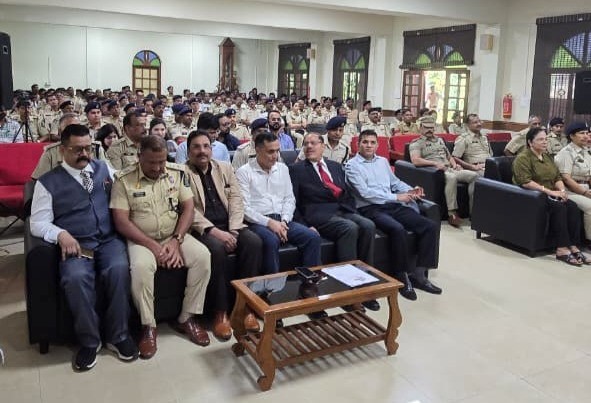 Dr. Rishi Kulshresth delivering Lecture to over 100 Senior Police officers of Goa Police